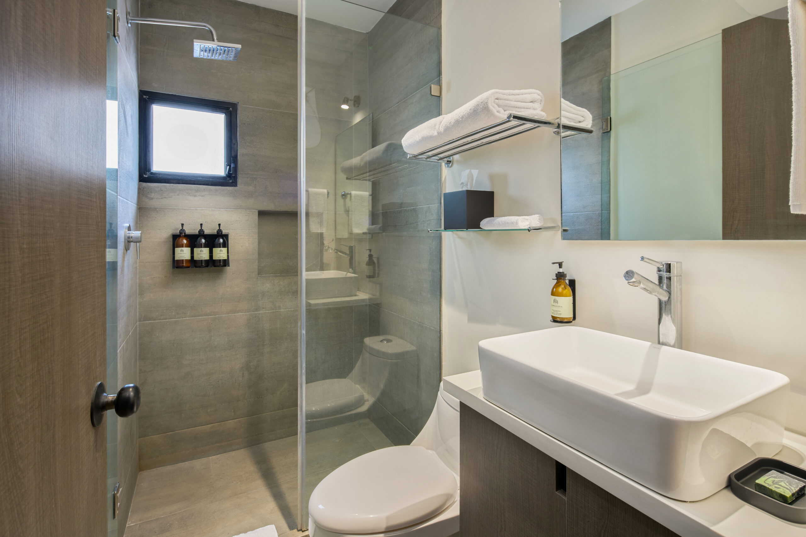 BG 101- 8 SECOND BATHROOM