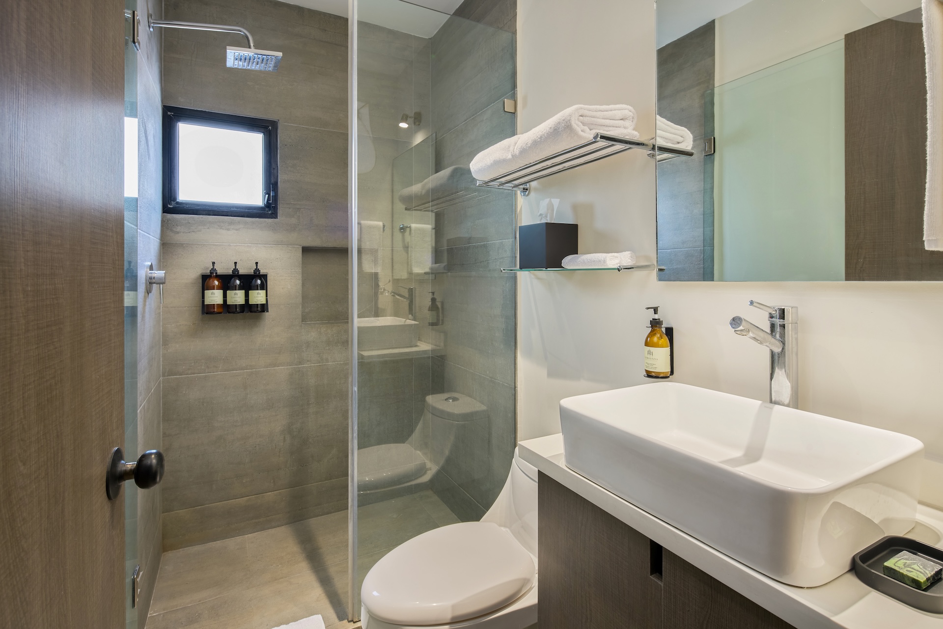 BG 101- 8 SECOND BATHROOM
