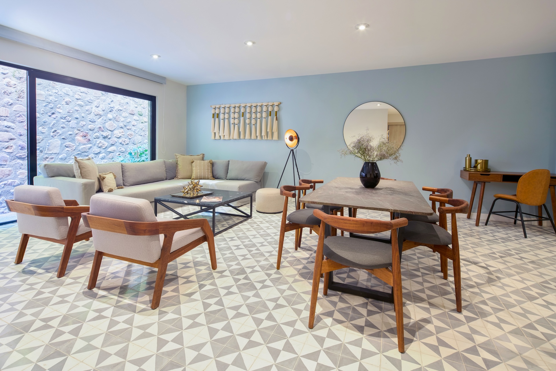 LA 102- 1 LIVING ROOM