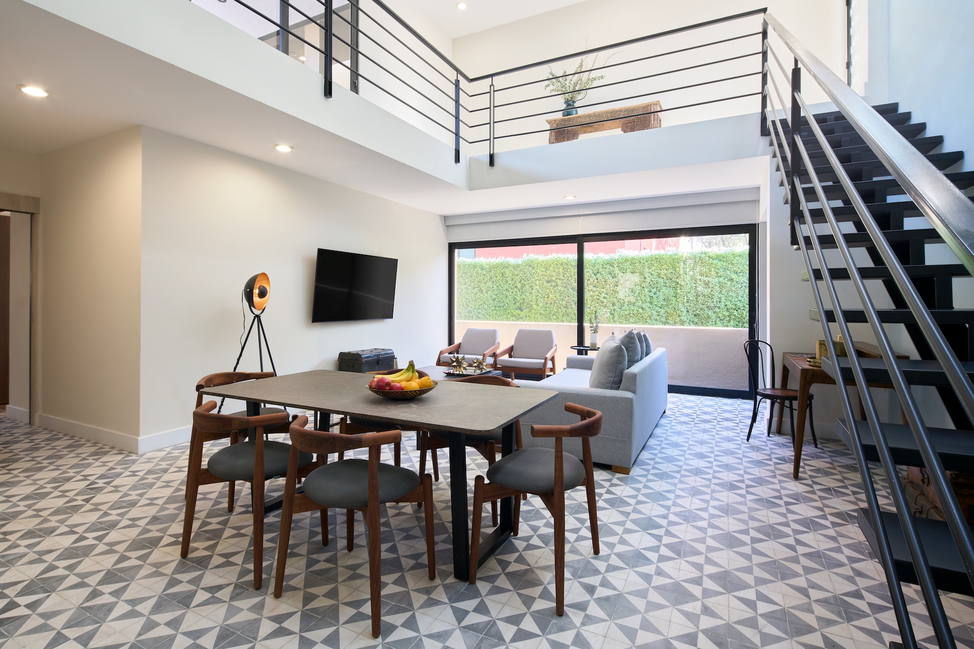 LI 203- 1 DINING & LIVING ROOM